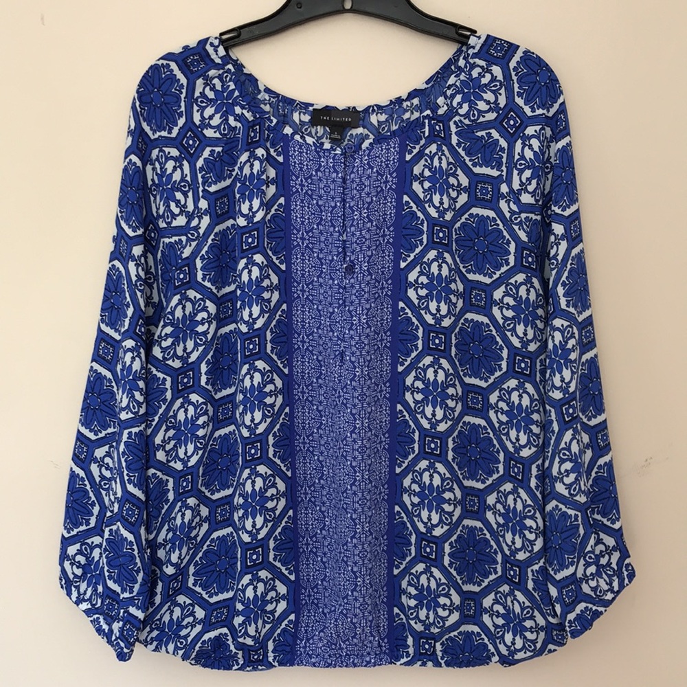 The Limited Top - blue and white pattern - 3/4 Sleeves - Size Large